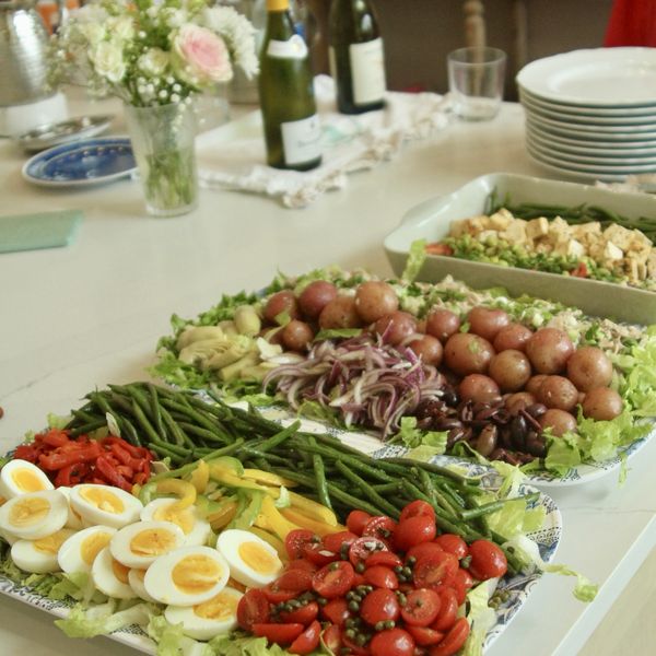 A Niçoise platter for a vacation group